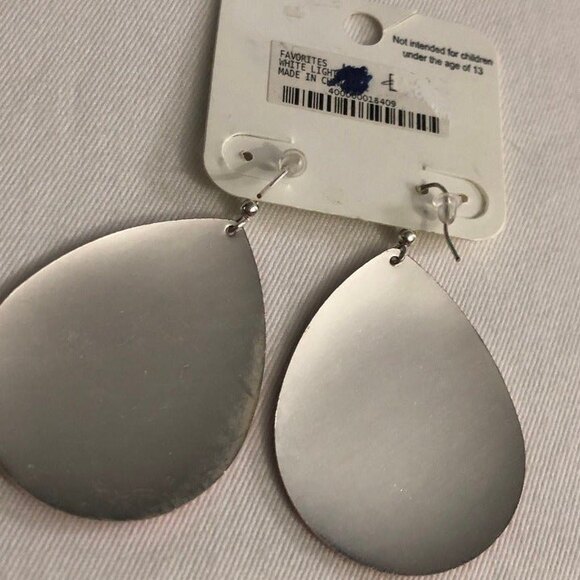 Charming Charlie Sparkly Teardrop Earrings NOC - Picture 4 of 6